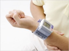 中年で血圧が高いと老後の認知機能低下リスクが高まる