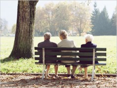 人類全体の長寿化が進んでいるが、健康寿命は短縮傾向