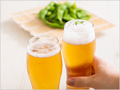 新型コロナの大流行で有害飲酒による死亡が急増